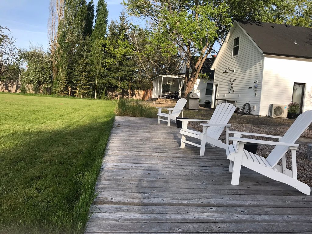 Natural outdoor escapes and relaxation spaces